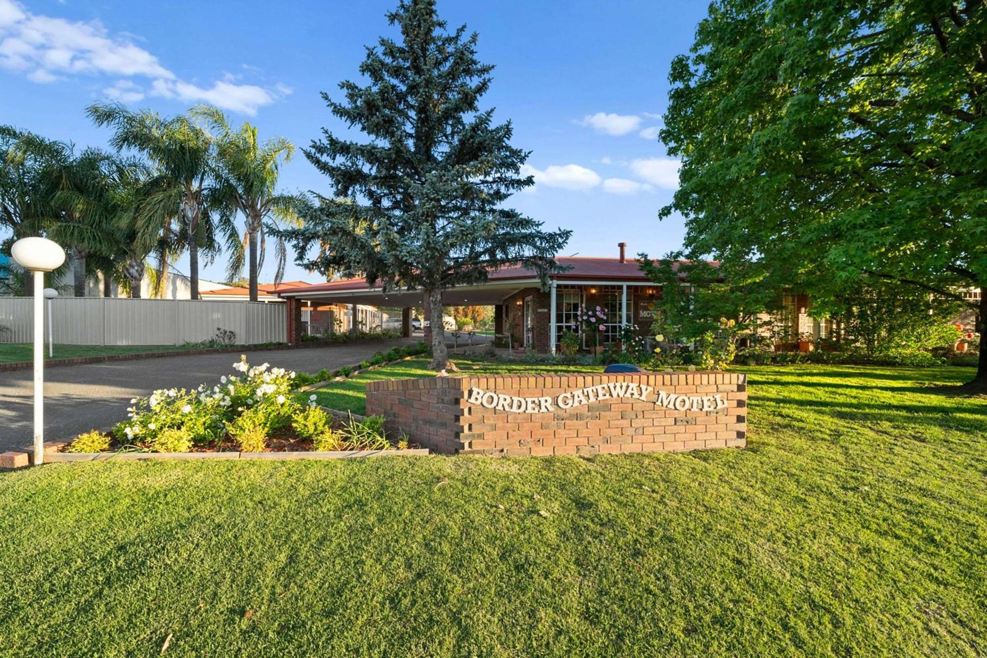 Econo Lodge Border Gateway Уодонга Экстерьер фото